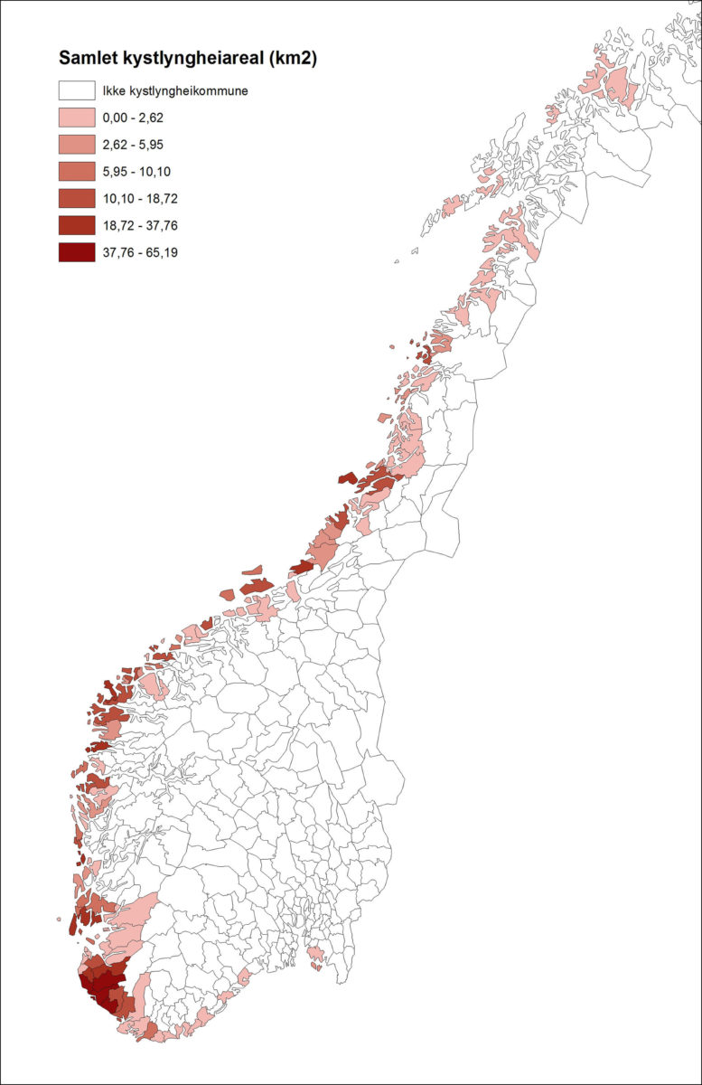 Figur 1: Geografisk utbredelse og samlet areal (km 2 ) av kystlynghei over norske kommuner (kommuneinndeling i 2015).<br><br>Kilde: Miljødirektoratets Naturbase